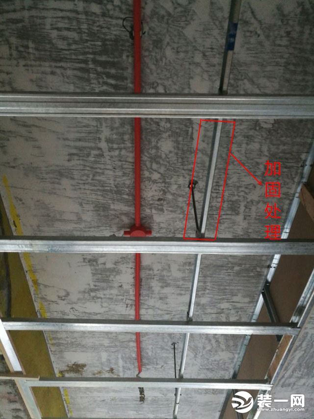 看合肥甜蜜屋装饰优质施工工艺    ▲ 石膏板吊顶转角处做"t"字型错缝